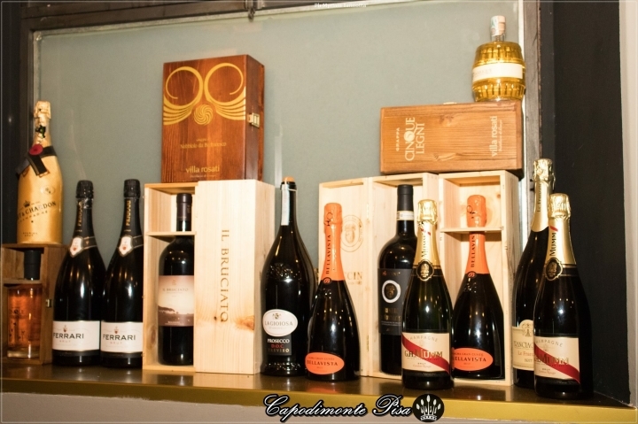 Cantina dei vini Foto - Capodanno Ristorante Ancora Capodimonte Pisa Centro