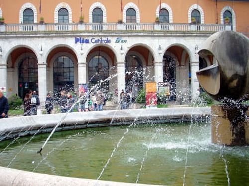 pisa stazione treni foto